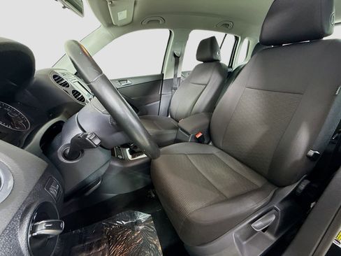 Used 2017 Volkswagen Tiguan S image 22