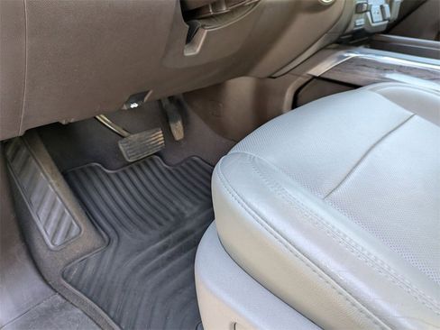 Used 2019 Chevrolet Silverado 1500 LTZ w/ LTZ Convenience Package image 15