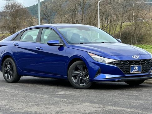 Used 2023 Hyundai Elantra SEL FWD image 1