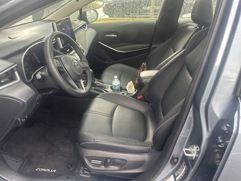 Used 2025 Toyota Corolla XLE FWD image 5