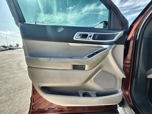 Used 2015 Ford Explorer XLT w/ Equipment Group 202A FWD image 13