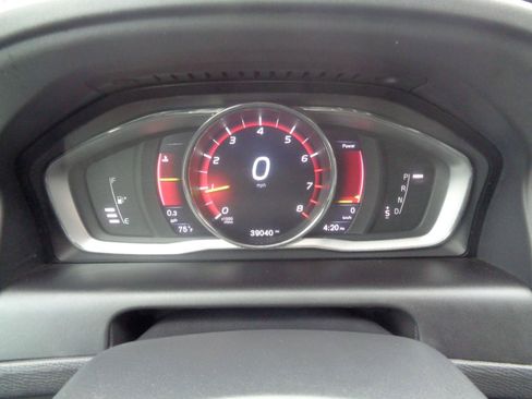 Used 2016 Volvo XC60 T6 w/ Proximity Package AWD/4WD image 8