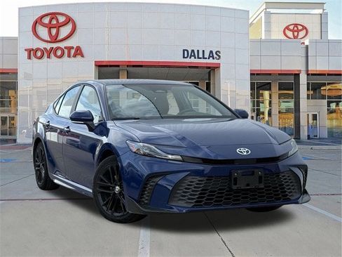 Used 2025 Toyota Camry SE image 1
