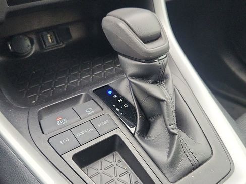 Used 2021 Toyota RAV4 LE image 22