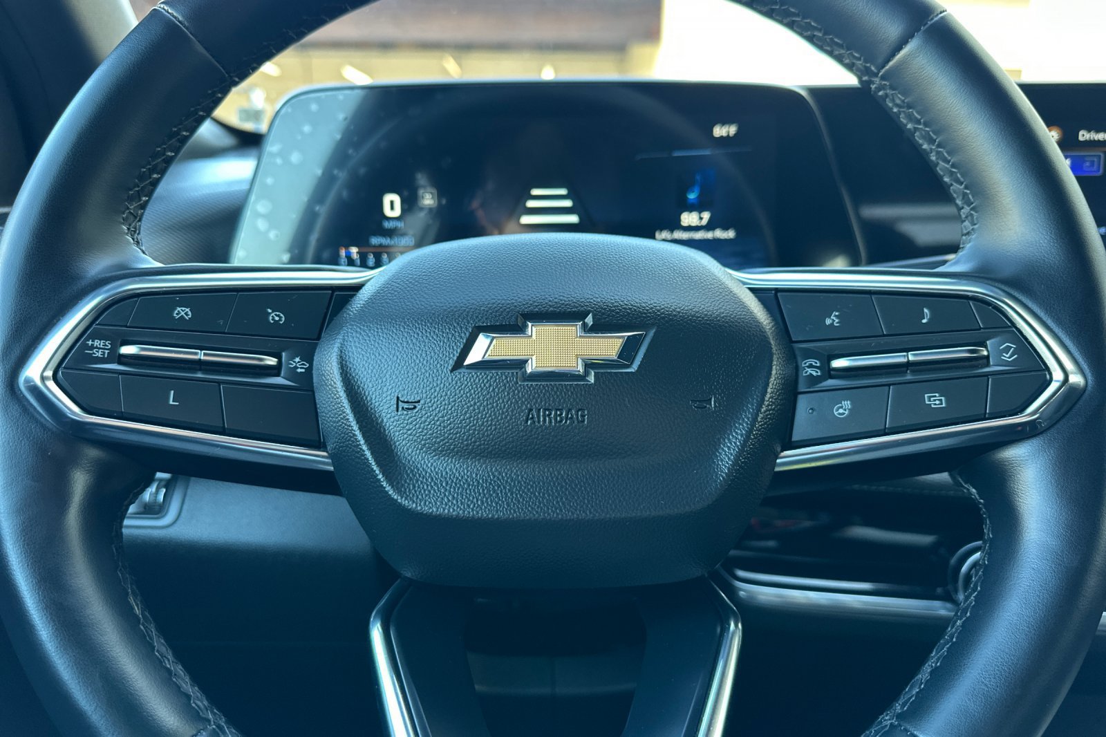 Certified 2025 Chevrolet Equinox LT FWD image 30