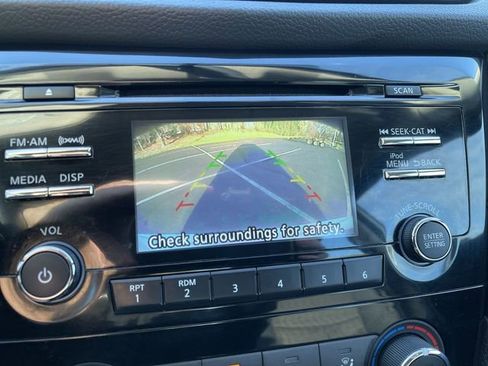 Used 2017 Nissan Rogue S image 15