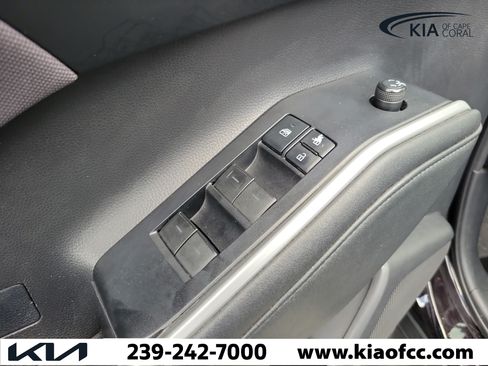 Used 2021 Toyota Highlander LE FWD image 23