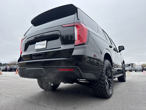 Used 2023 GMC Yukon SLT w/ SLT Premium Package image 10