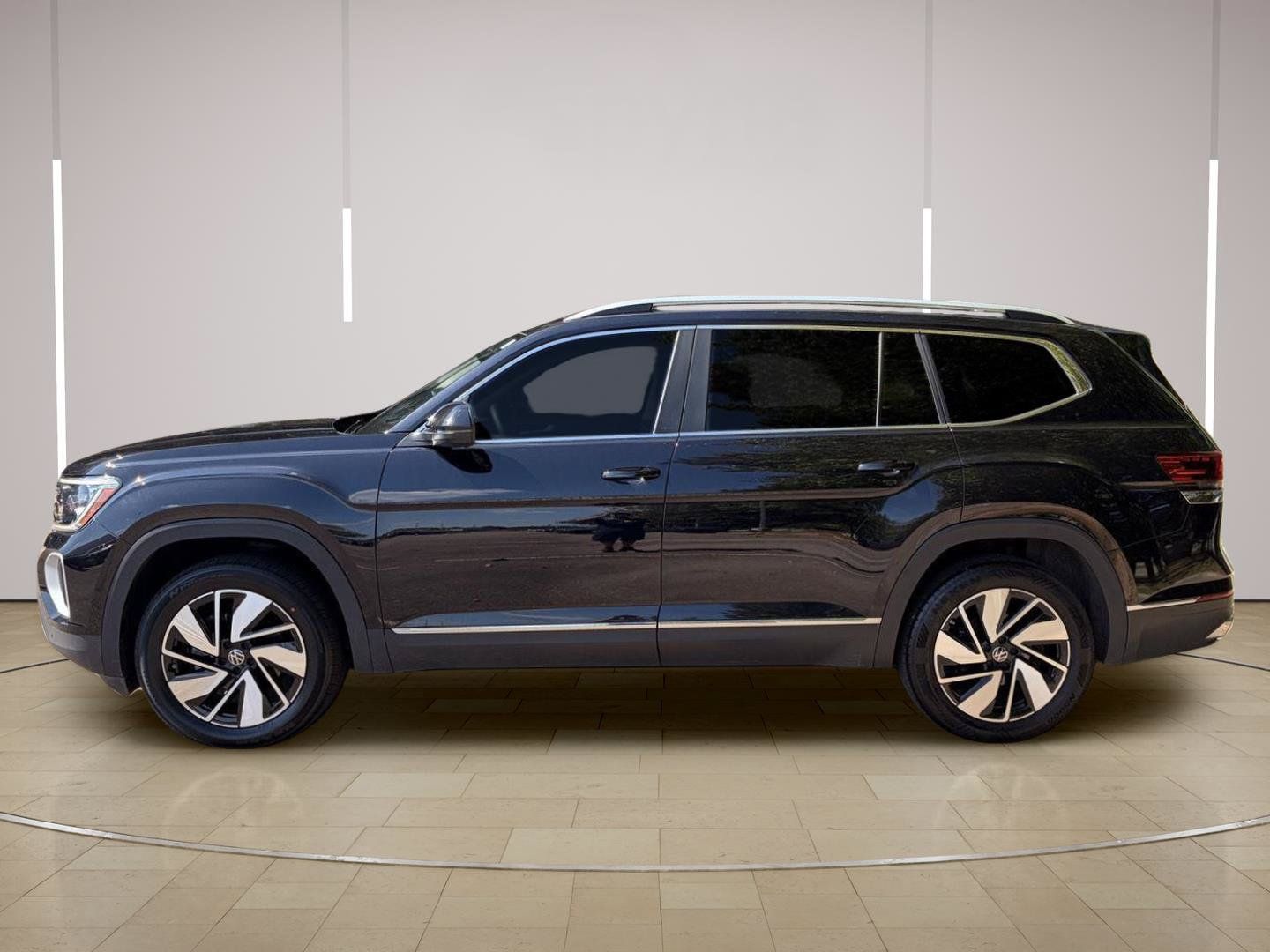 Used 2024 Volkswagen Atlas SEL AWD/4WD image 3
