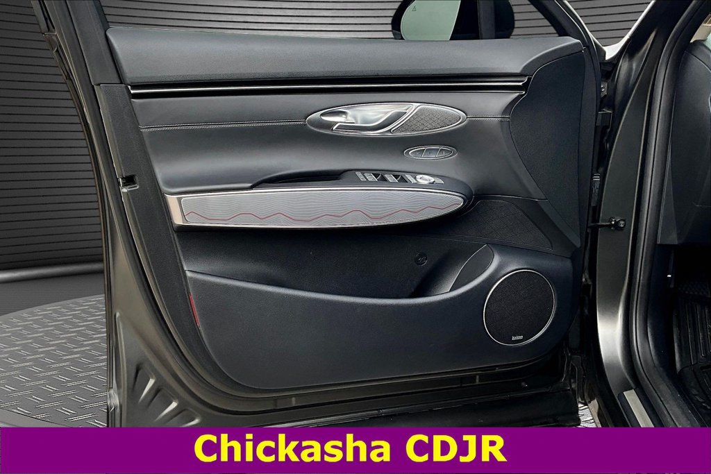 Used 2023 Genesis GV70 2.5T w/ Advanced Package AWD/4WD image 18