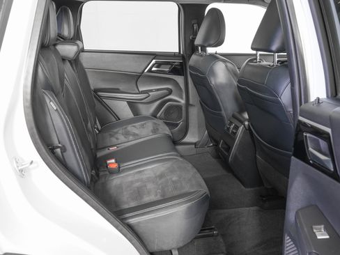 Used 2022 Mitsubishi Outlander SE image 10