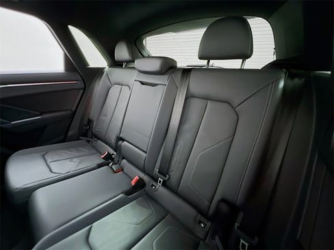 Used 2024 Audi Q3 2.0T Premium Plus image 21