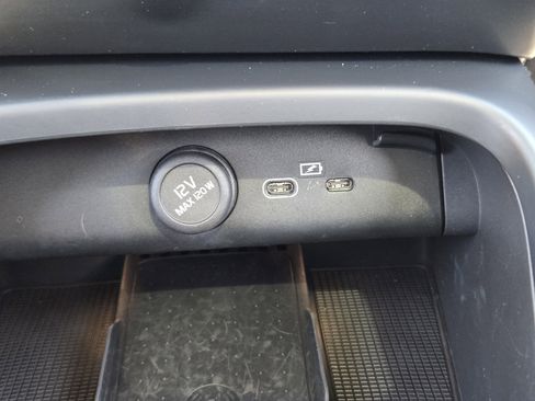 Used 2024 Volvo XC40 B5 Ultimate w/ Protection Package Premier image 28