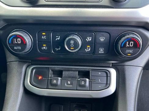 Used 2023 GMC Acadia SLT AWD/4WD image 12
