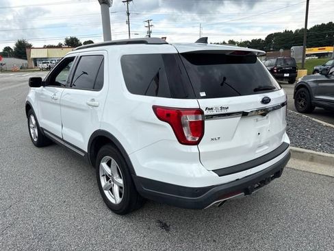 Used 2018 Ford Explorer XLT FWD image 6