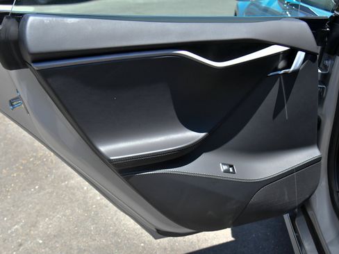 Used 2018 Tesla Model S 75D AWD/4WD image 33