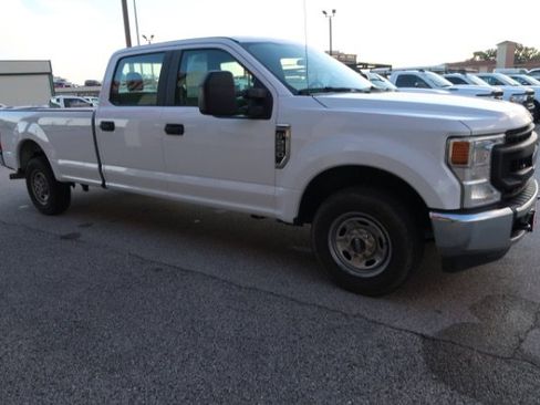 Used 2021 Ford F250 XL w/ Power Equipment Group RWD image 3