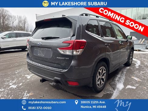 Used 2022 Subaru Forester Premium image 9