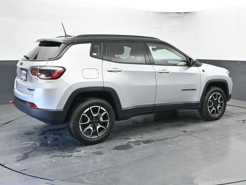 Used 2025 Jeep Compass Trailhawk AWD/4WD image 11