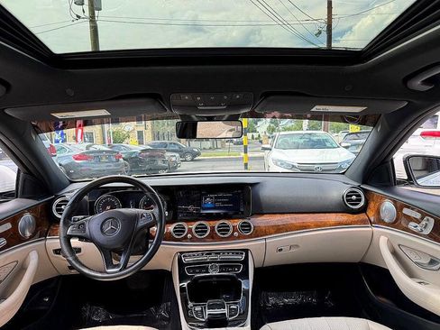Used 2017 Mercedes-Benz E 300 4MATIC image 9