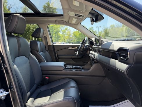 Used 2023 Honda Pilot Touring image 14
