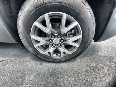 Used 2023 GMC Acadia SLE FWD image 32