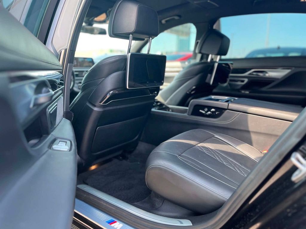 Used 2018 BMW 750i xDrive AWD/4WD image 10