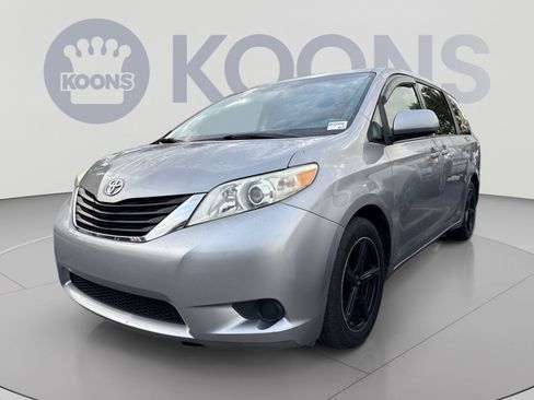 Used 2012 Toyota Sienna LE FWD image 1
