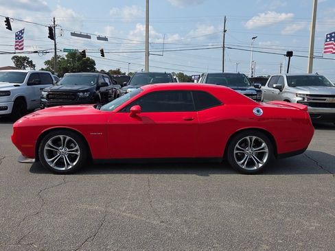 Used 2022 Dodge Challenger R/T RWD image 4