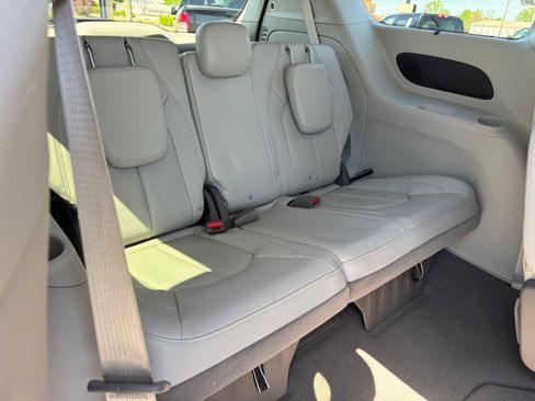 Used 2020 Chrysler Pacifica Touring-L Plus w/ Tire & Wheel Group image 13