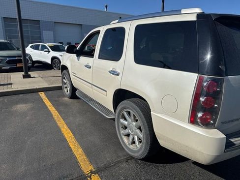 Used 2014 GMC Yukon Denali AWD/4WD image 2