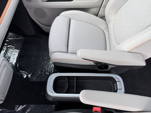 New 2025 Volkswagen ID. Buzz 1st Edition image 14