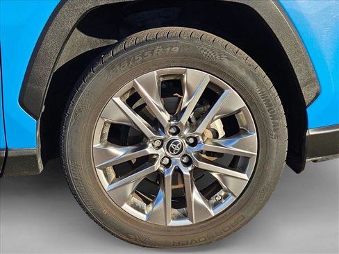 Used 2019 Toyota RAV4 XLE Premium w/ Cold Weather Package image 21