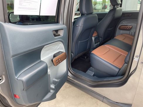 Used 2024 Ford Maverick Lariat image 11