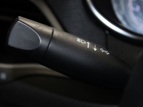 Used 2019 Jeep Cherokee Latitude Plus w/ Comfort/Convenience Group image 24