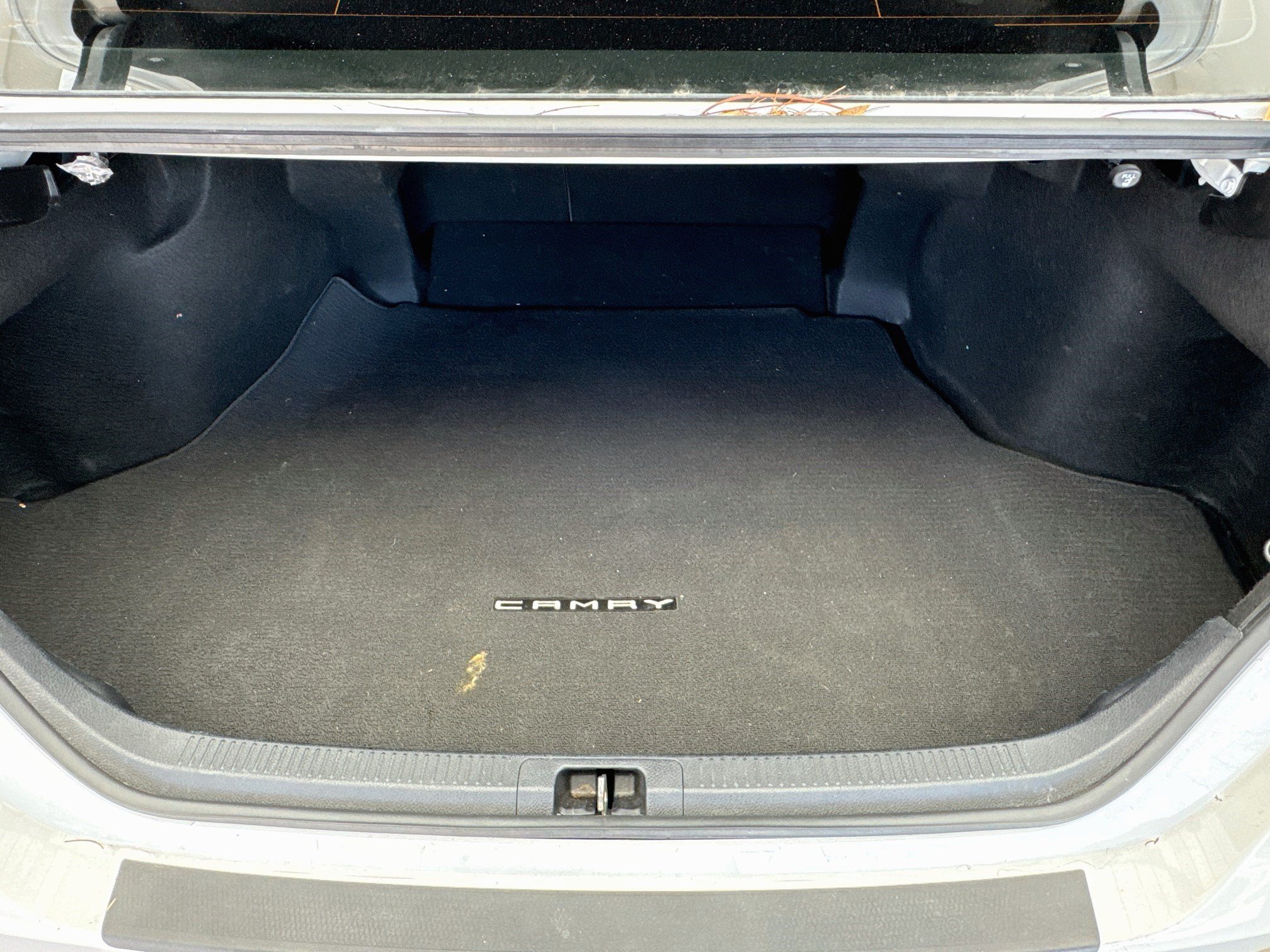 Used 2020 Toyota Camry SE w/ Carpet Mat Package FWD image 16