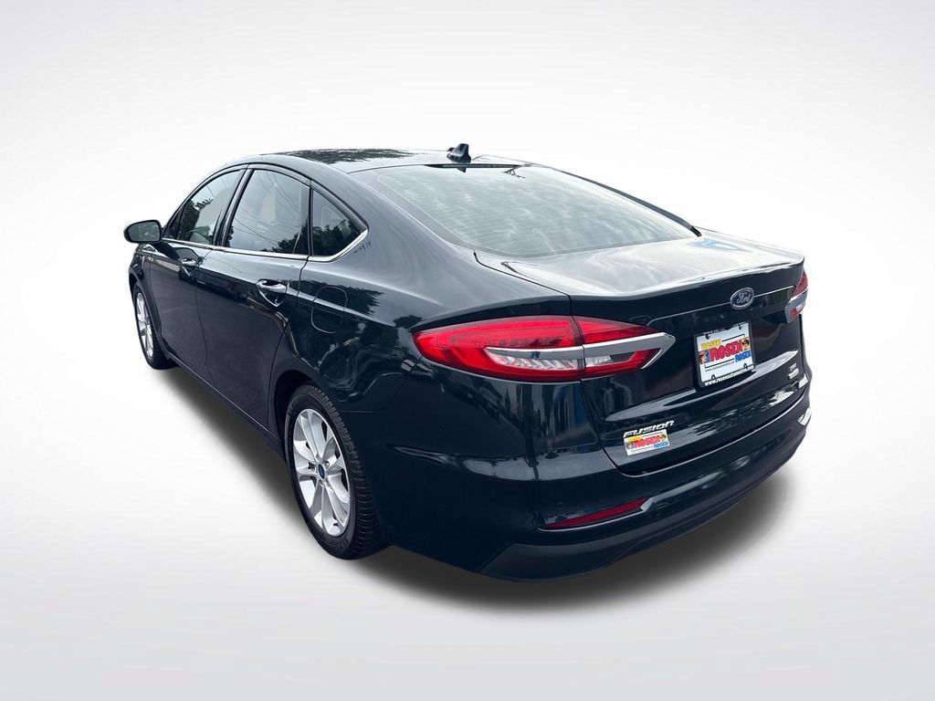 Used 2020 Ford Fusion SE FWD image 3