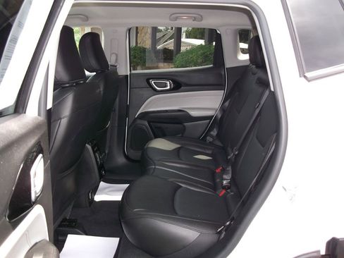 Used 2022 Jeep Compass Limited image 9