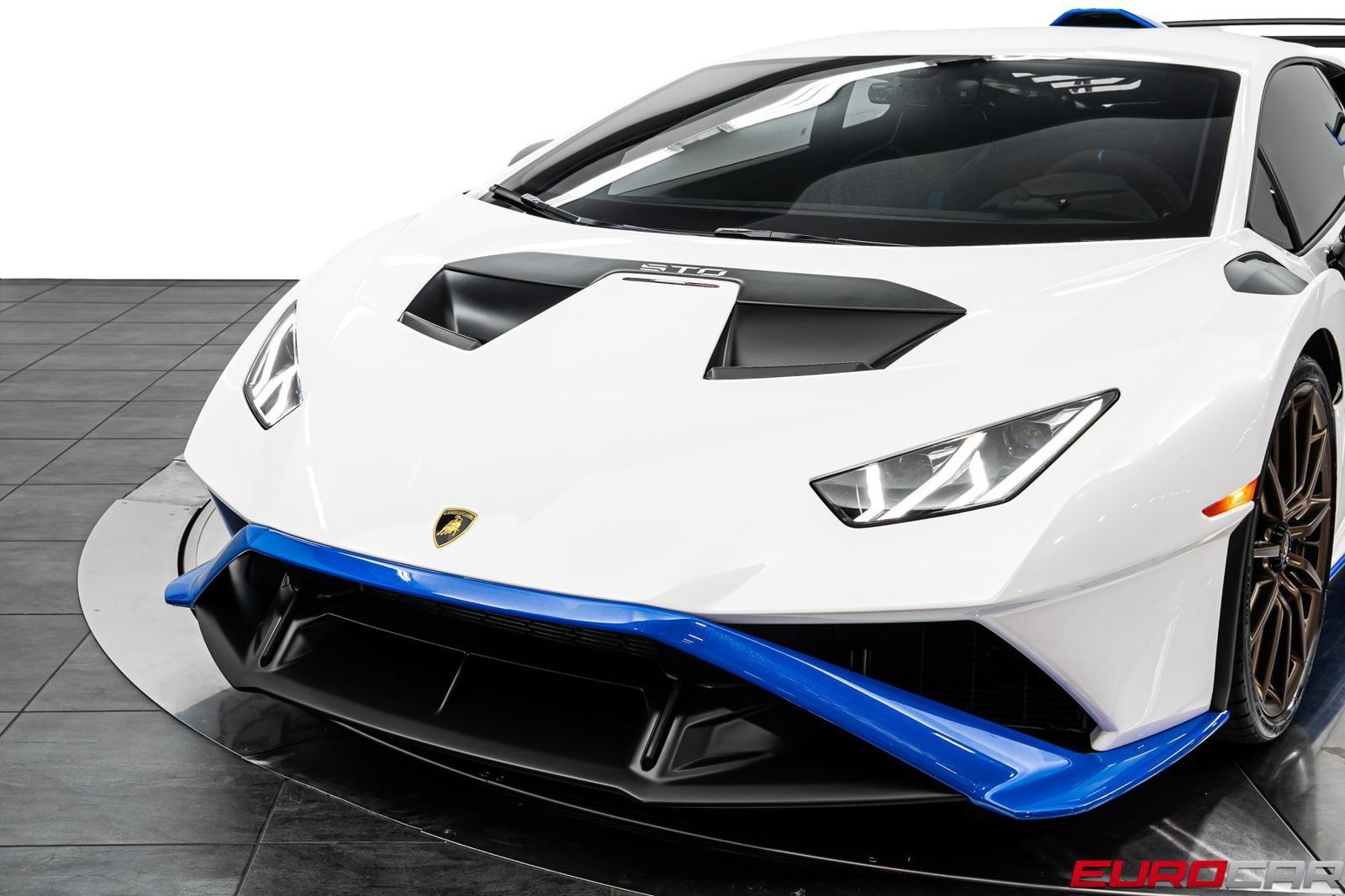 Used 2022 Lamborghini Huracan STO RWD image 14