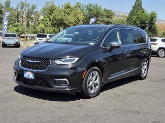 Used 2023 Chrysler Pacifica Limited FWD video 1
