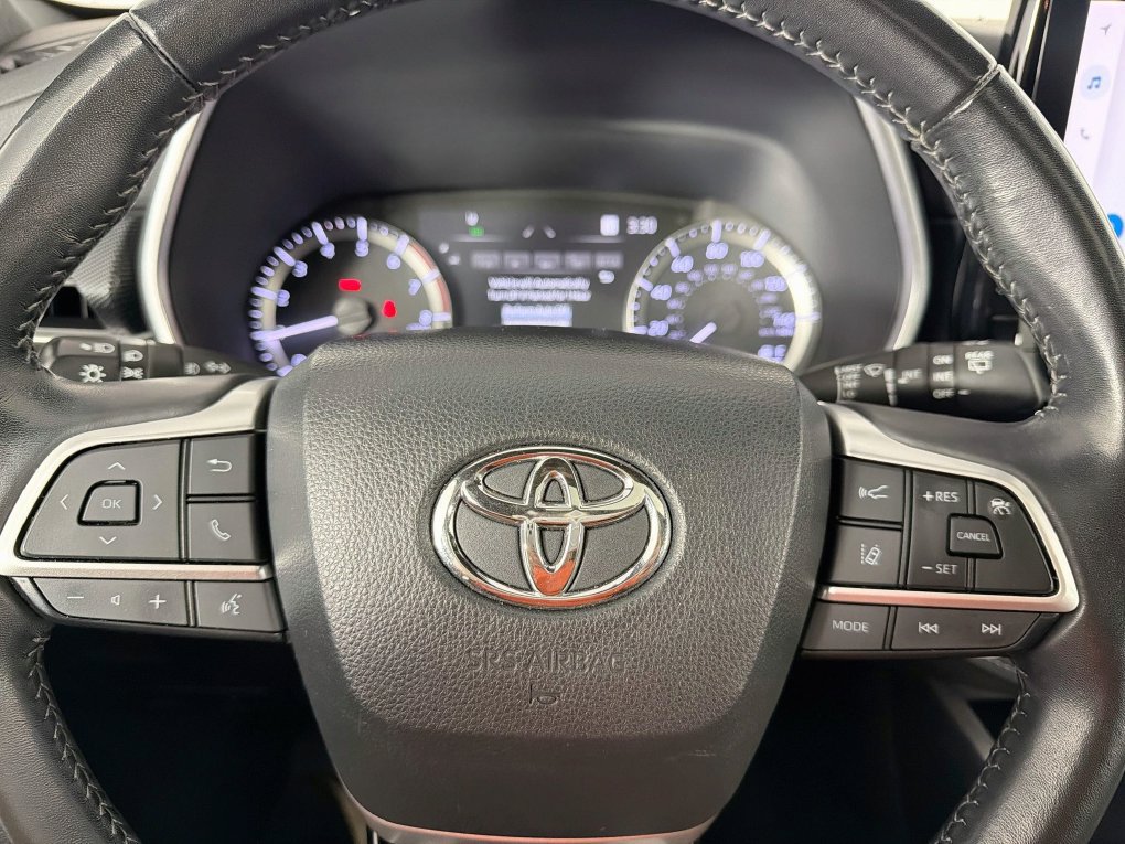 Used 2024 Toyota Highlander XSE AWD/4WD image 16