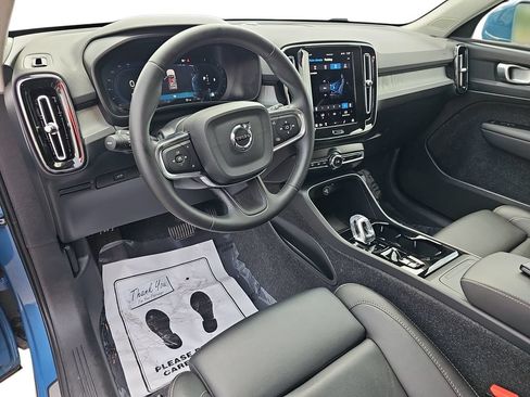 Used 2025 Volvo XC40 B5 Plus AWD/4WD image 16