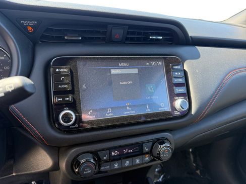 Used 2023 Nissan Kicks SR w/ SR Premium Package FWD image 12