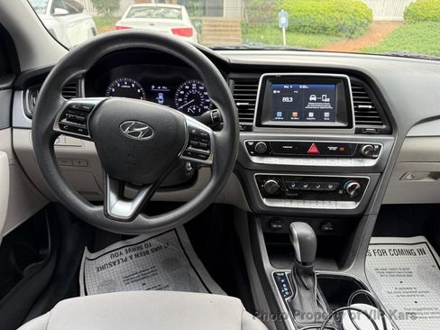 Used 2018 Hyundai Sonata SE FWD image 16