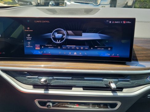 Used 2024 BMW X7 xDrive40i image 23