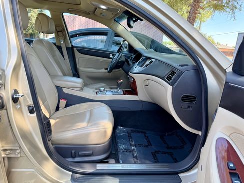 Used 2012 Hyundai Genesis 3.8 w/ Premium Pkg RWD image 9