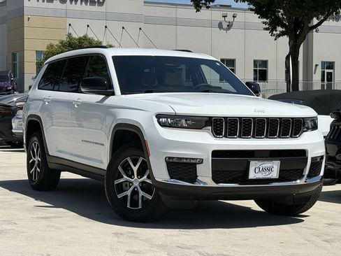 Used 2025 Jeep Grand Cherokee L Limited AWD/4WD image 2