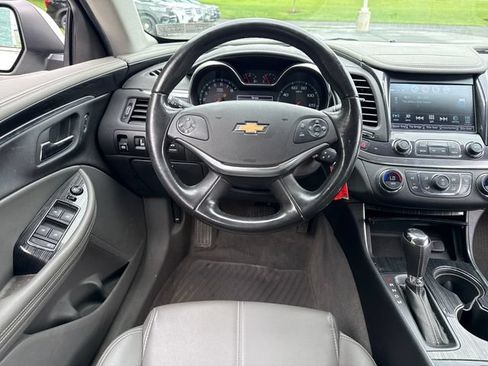 Used 2017 Chevrolet Impala LT FWD image 21