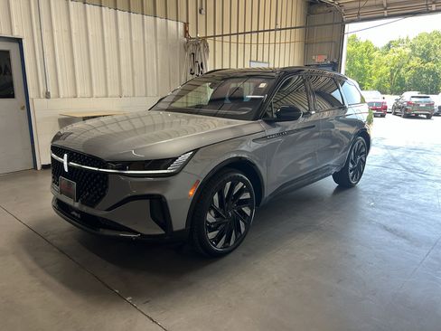 New 2025 Lincoln Nautilus Reserve w/ Jet Appearance Package image 3