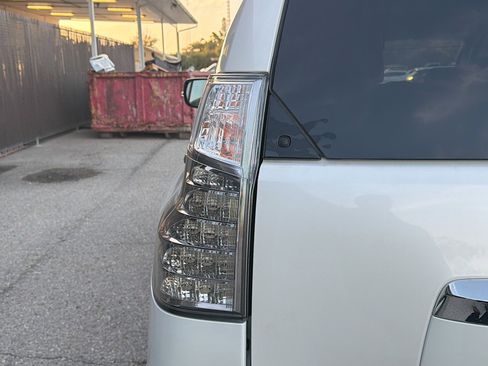 Used 2017 Lexus GX 460 image 10